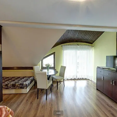 Jura Goscinne Affittacamere Zarki